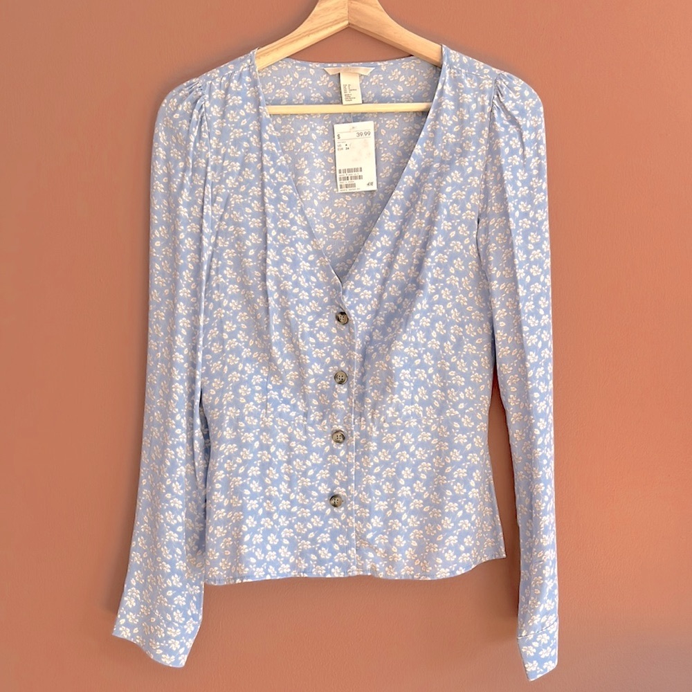 {{h&m}} Floral V-Neck Blouse